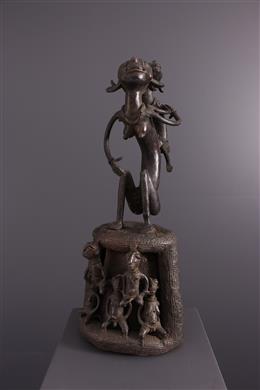 Esculptura em bronze Tikar